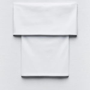 Svart of shoulder top från zara  - Säljer denna oanvända of shoulder toppen som är slutsåld på zaras hemsida. Jag har en exakt lika Dan som på bilden men svart. 