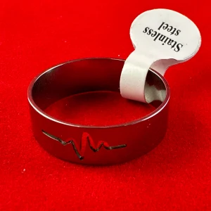 Cool ring i rostfritt stål - En ring i rostfritt stål med en diameter på ca 21 mm