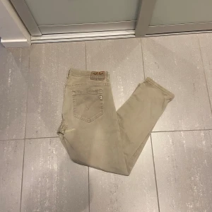 Dondup Jeans George  - Säljer dessa för feta dondup George jeans i grön/grå färg. Skriv för fler bilder frågor🙌🏼
