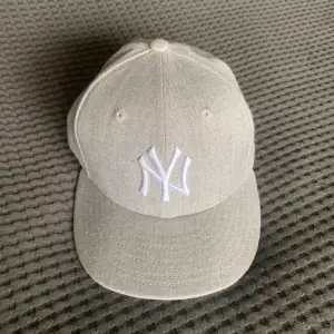 Ljusgrå Yankees keps storlek 54,9cm (se bild) Normal i storleken