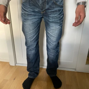 Smog jeans  - Storlek 31/30 Straight lite lösa passform i bra skick. Lite grisch laidback sådär.
