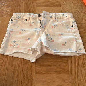 Sommar Shorts  - Jätte fina shorts med fina mönster på. 