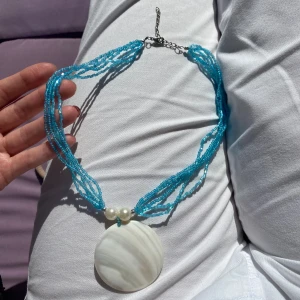 Beachy Halsband🏖️🏖️ - Söljer detta supersöta halsband som är perfekt till sommaren! Så snyggt och coolt!🥳💓