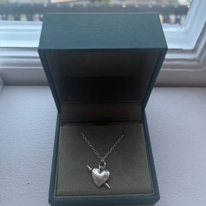 Säljer detta ass snygga halsband!! - Riktigt snyggt använt tre ggr passar till allt väldigt gulligt och enkelt men ändå lite extra 💘