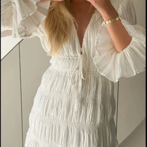 Söker denna klänning i storlek 38,40 eller M!!! - Skicka gärna om du vet någon som säljer 