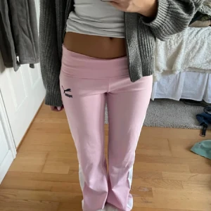 Coola mjukisbyxor💓💓 - Jättesöta mjukisbyxor som aldrig har kommit till användning pågrund av att de inte sitter så bra på mig. Fråga för egna bilder💞