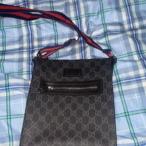 En svart väska som är i märke Gucci  Pris kan diskuteras  Den är helt ny aldrig använd