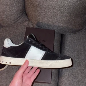 Valentino Flycrew  - Hej säljer nu dessa skor, SOLD