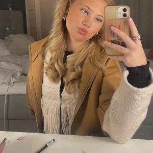 trekvartsärmad jacka - så fin kappa, är väldigt ledsen att jag behöver sälja den men har för många liknande,passar en XS/S i storleken, hör av er vid fler frågor