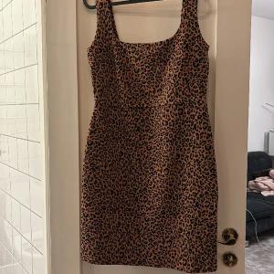 Leopard klänning - Kortklänning 