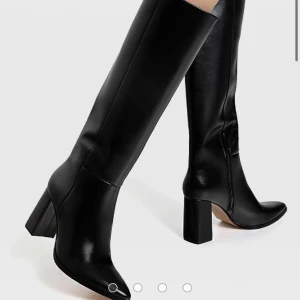 Boots - Snygga boots med klack  ( 8cm ) använt 2 gånger, bra skick!