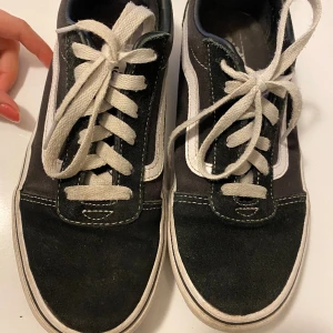 Vans skor - Vans skor som är för små! väl använda och har därför ett billigt pris ✅