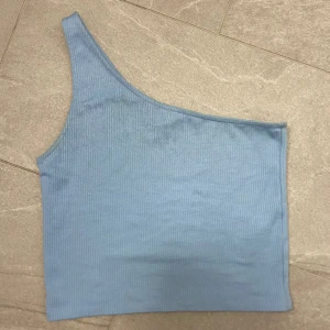 Linne - Säljer dett fina linne då de aldrig kommer till användning. Perfekt till sommaren och bra kvalite. Vid intresse skriv för fler bilder😁