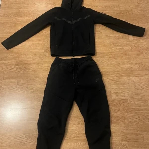 Nike tech fleece  - Tröjan:xs Byxor: small 
