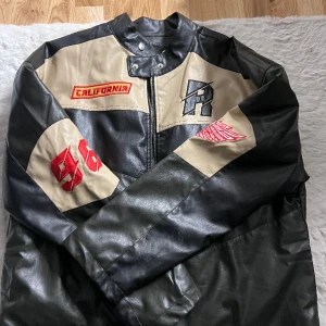 Biker jacka - Ny aldrig använd🌟snygg oversized jacka
