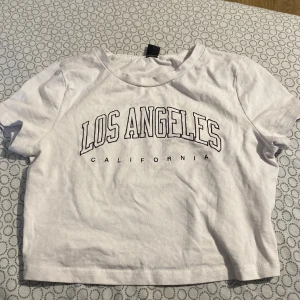 Vit och svart topp - bra kvalitet och nästan ny