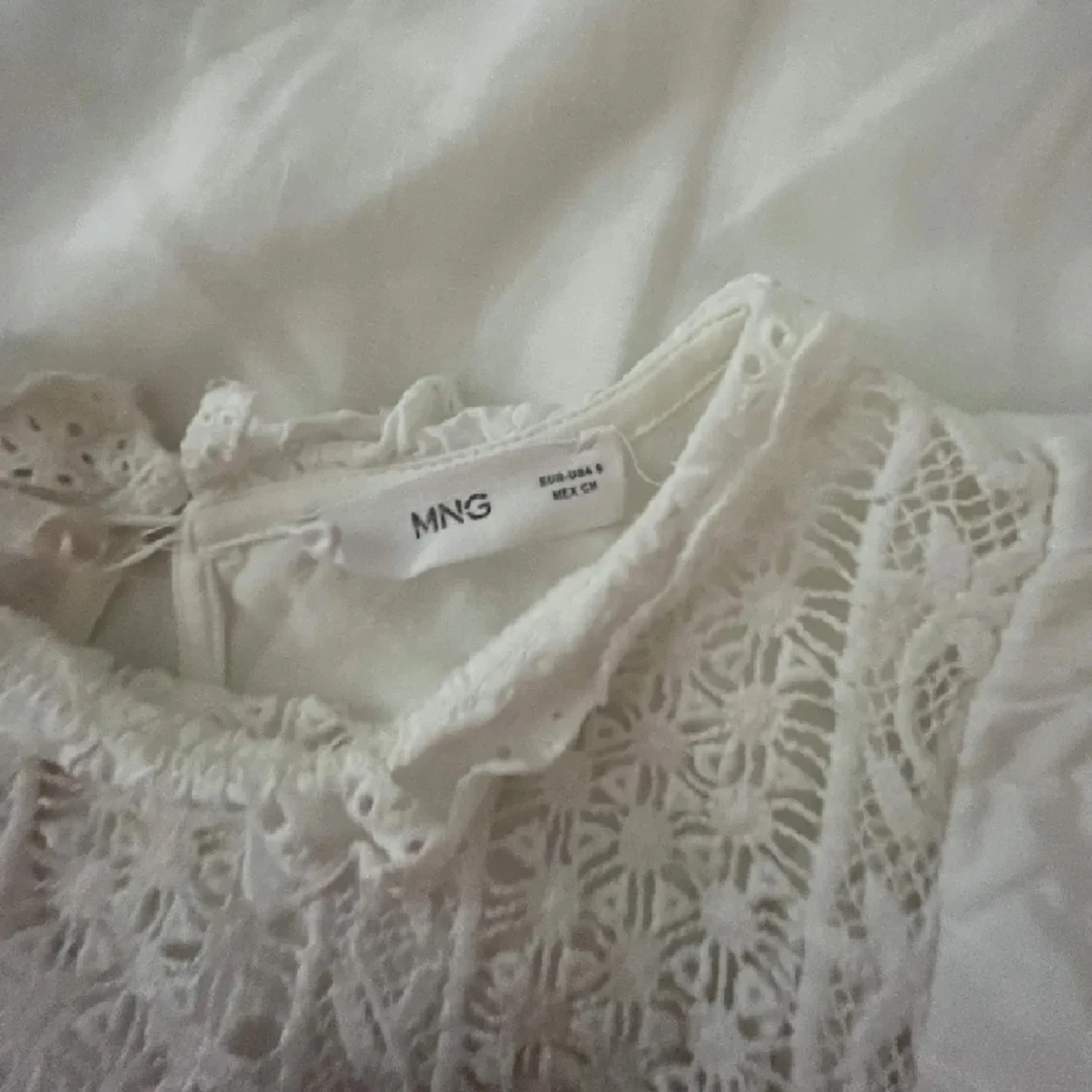 Vit blus från MANGO  - 91