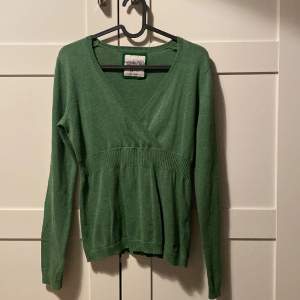 Grön långärmad vintage tröja, korsad, inga tecken på användning 