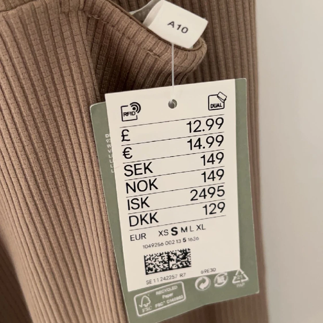 Oanvänd klänning  - 91