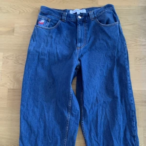 Blåa polar bigboys - Feta polar big boys i storlek L. Väldigt bra skick, enda defekten är heeldrag, kan skicka bild om det önskas. Pris kan diskuteras vid snabb affär💯