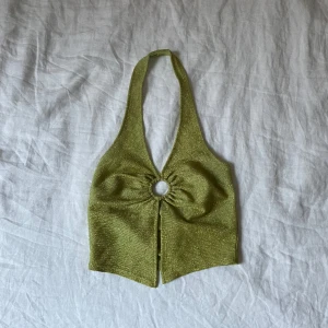 Fest topp - En superfin glittrig topp perfekt till nyårsafton som jag har bara använt en gång. Den är för liten och kommer inte till användning. 