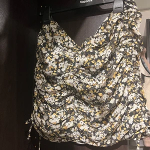 Kjol - Jättefin kjol från Gina. Använd några gånger men i nyskick💗 tryck på köp nu! 