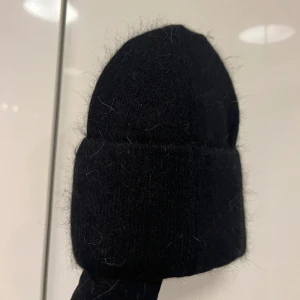 Svart tunn mössa  - Kasmirmössa, Superskön och mjuk 