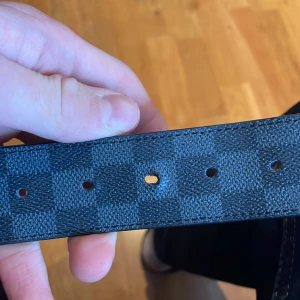 Lv belt  - Använd ett bra tag, en av hålen har blir större, certifikat o assessorer finns