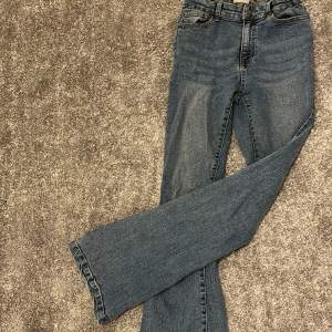 Jeans i storlek 164 men passar mig som XS, använda ca 5 gånger,ej fri frakt osv, fint skick 