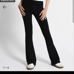 Yoga pants  - Säljer dessa helt nya oanvända yoga pants från lager 157 då jag råkade köpa två par. De är helt nya inte ens testade, skriv för egna bilder eller om ni har några fler frågor!💞💞