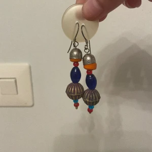 Gudrun Sjödén örhängen till salu - Gudrun Sjödén örhängen i nyskick till salu. De är ca 7 cm långa. Kom privat för fler bilder eller mer info.💓