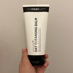 the inkey list oat cleansing balm - säljer denna cleansing balm!💕perfekt till dig som vill göra rent din hud. denna cleansing balm får bort smink och rengör porer❣️ använd endast 1 gång skickas i förpackning nypris 174 kr