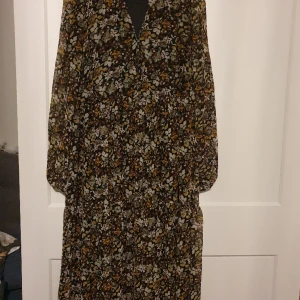 Klänning - Oanvänd klänning 