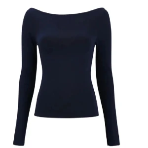 Gina tröja - En superfin mörkblå tröja från gina! Använt endast en gång och är så fin på! Skriv för fler bilder