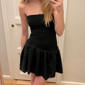 Maje festklänning - Supersnygg festklänning från Maje. Storlek 1/S men passar mig som brukar ha XS. Väldigt bra skick