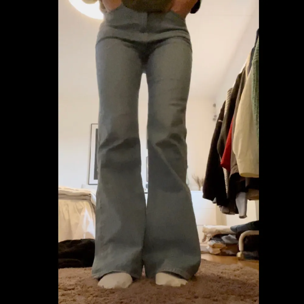 Midwaist bootcut jeans från Other stories🙌🏽. Jeans & Byxor.