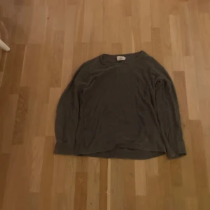 Emilio tröja mörk grön - Emilio tröja i storlek M, super skön och sitter bra