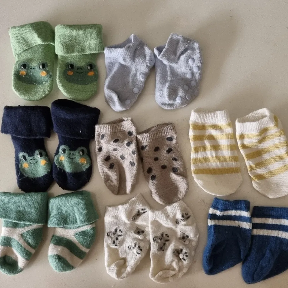 Socks with different sizes . Accessoarer.
