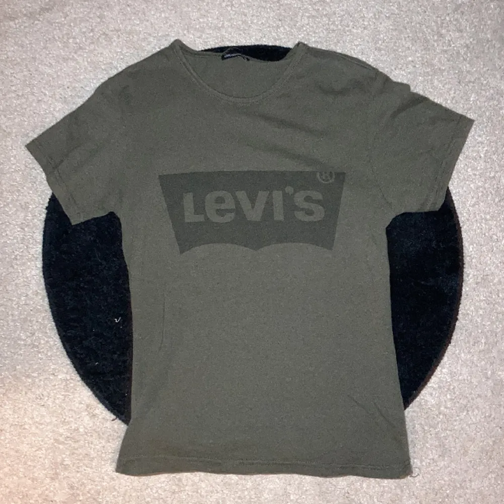 Tvär skön och fet Levis tisha🙏🙏🔥🔥 blivit för liten so I can’t use. T-shirts.