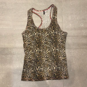 Leopard y2k linne - Vintage linne från forever. Strl S