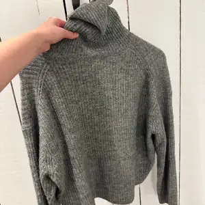 grå stickad tröja från hm