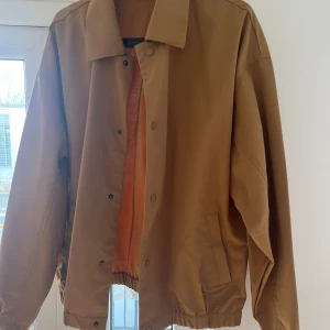 Vindjacka zara - Aldrig använd. Normal storlek 