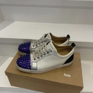 christian louboutin skor - Sällsynta loubs,  Skick 7/10 Box följer med Storlek: 43