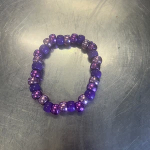 Armband - Den är rätt streching så den är lätt att få på och passar olika storlekar