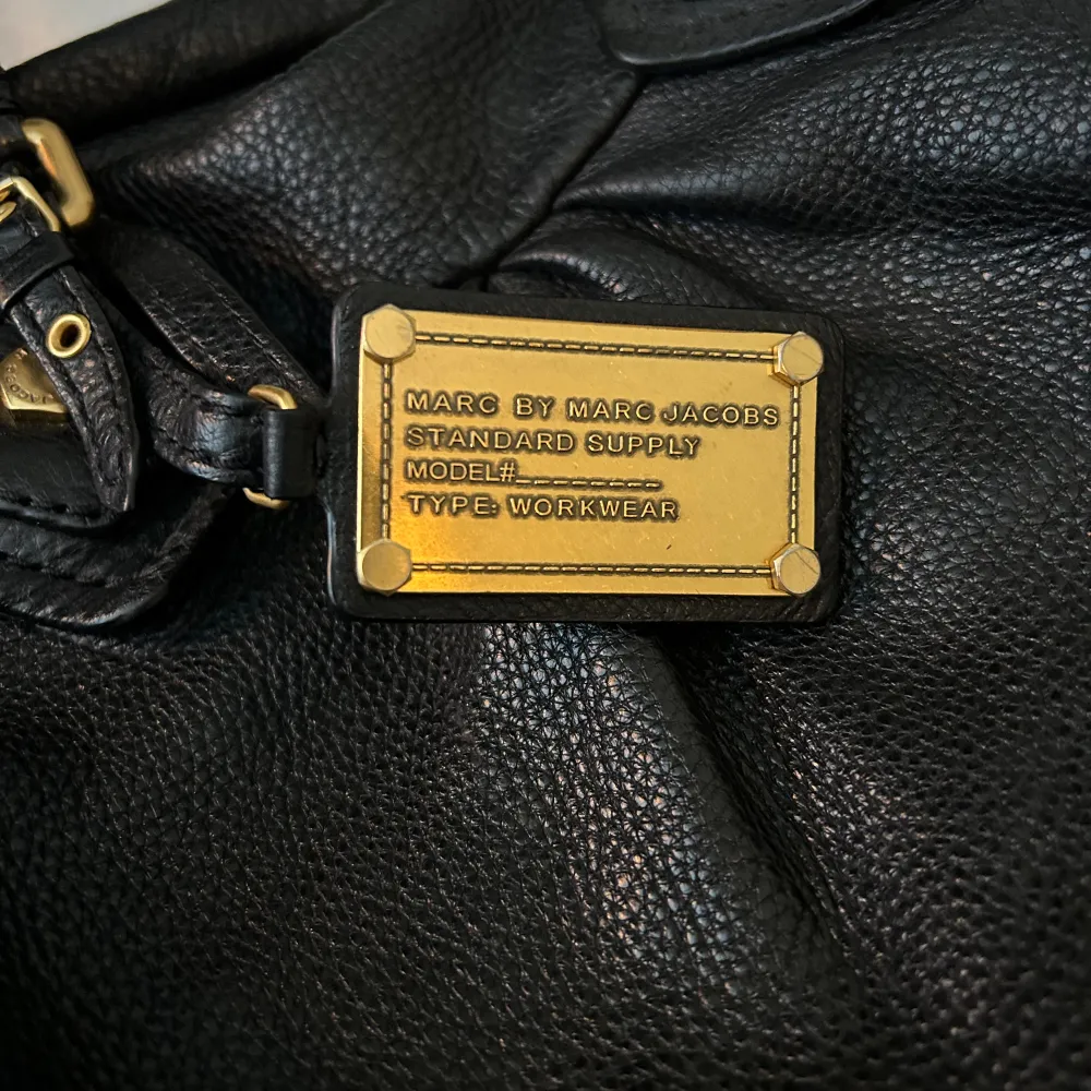 Marc Jacobs handväska i fint skick. . Väskor.