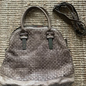 Berlin Bag väska beige  - Använd men i gott skick! 