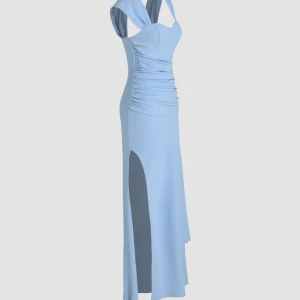 Ljusblå klänning  - Nyskick, endast provad. Säljer då jag har hittat en annan☺️