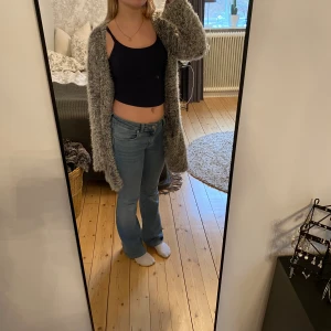 Kofta  - Grå melerad kofta, varm och väldigt gosig!🩶