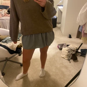 Rutig kjol - Superfin rutig kjol från &otherstories❣️