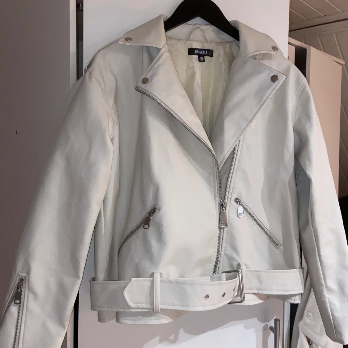 Beige skinnjacka - 90